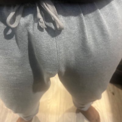 straight twenty something year old man❤️. will trade and talk freaky😈. No face🫣 but big Dick let’s talk