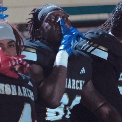 6’2 200lb WR/TE @ Los Angeles Valley College • 📲 stacypetta6604@gmail.com