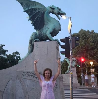 selcenselcuksel's profile picture. 🌸 Carpe Diem  📚 🔭 ✨🌍