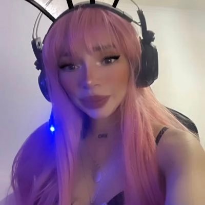 Aquí está lo que me reporta Instagram 😽 Para sin censura solo en mis plataformas 💖 Suicidegirl Model official 🎀 Fenella Plástica como Barbie