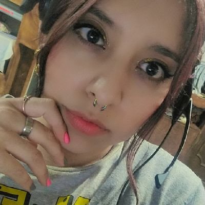 Rose923865's profile picture. Chola, Dark, medio vato, macabrosa y ñañer✨🖤. 
En reparación 🔧🔨🪛🪚
Drama? Dónde? 🤣