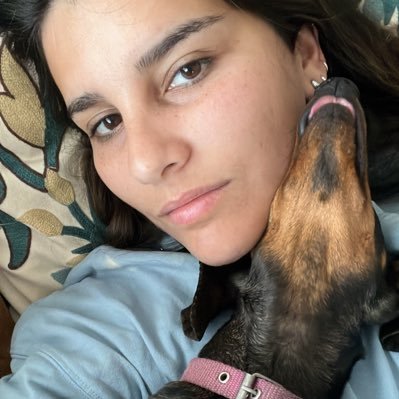 •Estudiante de Agronomía. •Blanca como hueso de bagual.
