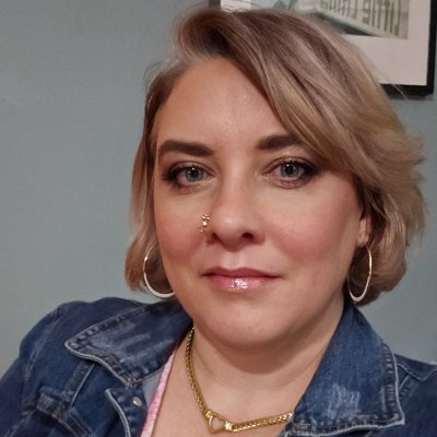 emmjaay33's profile picture. 