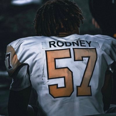 Summer Creek High school | C/O 2025 | Football | (LT/TE) 6’1 235| 3.8 (1st Team All district)