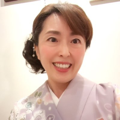 Ｘ開始5ヶ月で #万垢💖東大脳を築く子育て講座/マイナス10歳を叶える断食と腸活と美習慣・上品な知的美人になる情報をインスタで発信/奇跡の50歳→60歳でもビキニが目標/27年間の虚弱体質、自律神経失調症、肌荒れ花粉症めまい貧血生理悩み克服/結婚23年仲良し家族👱‍♂️🧑🐥好き:甘いもの/巨人/断捨離/着物💖