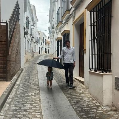 Profesor en la Universidad CEU Fernando III. Último libro: