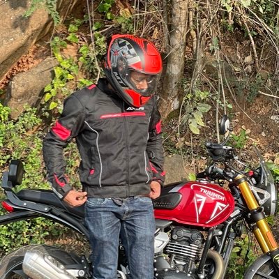 ashishsuraj17's profile picture. Frontend stuffs for work, lame jokes as an escape