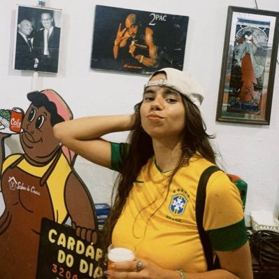 escorpiana pura, escuto rap, estudo literatura, fum0 g@nj4 e de’vez em quando faço umas canja, sempre sem atacar as granja 🌱