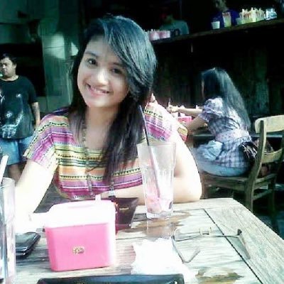 RatryCahyaning1's profile picture. 