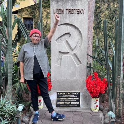Luchando por el Pan y las Rosas para todxs. Sociólogx trotska, bi ♊🌈, disidente. Milito en @panyrosasmx @mtsdemexico. Escribo en @LaIzqDiarioMx
