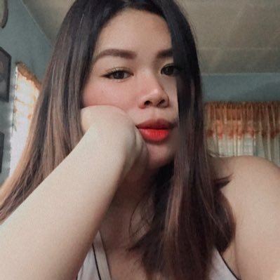 paulinemrcl26's profile picture. Follow my journey ⚓ 🚢 🌊 💙 ✈ ☁