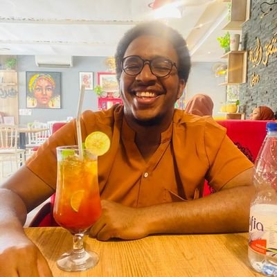 Uofk Graduate
I'm chilling.
There's beauty in simplicity.