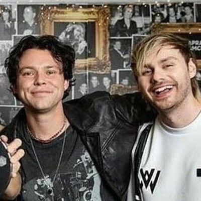 Ashton and Michael Updates 
(Fan Account)
Not affiliated with 5sos or the members.