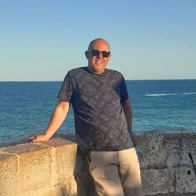 Antifascista e internacionalista, los DDHH y de los pueblos son intereses de clase, defiendo la soberanía de los pueblos también del mio, Euskal Herria.