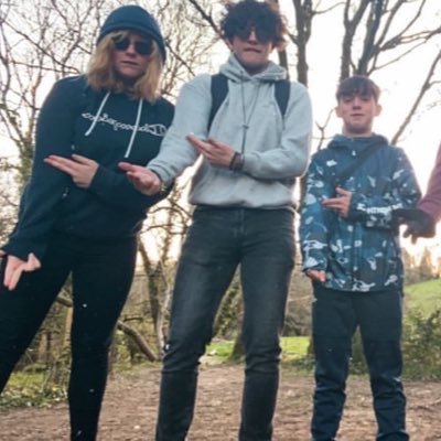 KiwizXD's profile picture. occasionally a pointless meme