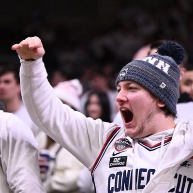 UConn ‘25 | @Uconnfootball Videographer | College football & basketball enthusiast | Boston Sports Fanatic. #BleedBlue #GoBlue