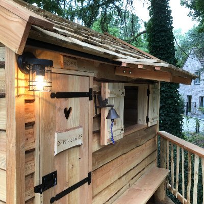 Meubelmakerij Tenso Zeist: loungebank, loungeset, rolstoel picknicktafel, tuintafel en kast op maat. Laat uw boomhut, pergola en overkapping naar wens bouwen.