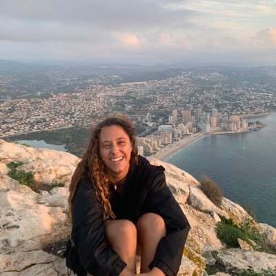 roociiioooo_'s profile picture. balla com una lluna a l’aigua