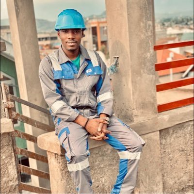 Toussaint MBURANUMWE , je suis un ingénieur technicien électricien résidant dans la ville touristique de Goma, en République démocratique du Congo.