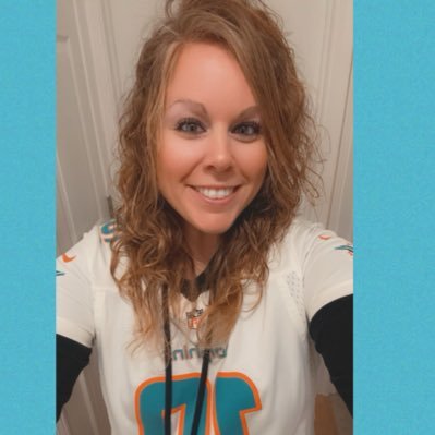 Just a girl who loves sports and her Miami Dolphins 🐬