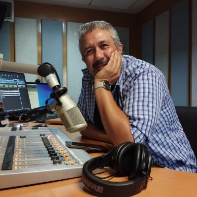 Más de 20 años en el mundo de la radio: operación, continuidad, programación musical, producción, locución y cobertura de conciertos y festivales.