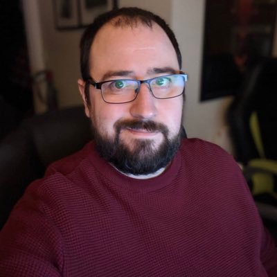 Gamer, Tech addict and aspirin writer… Celtic 💚💚