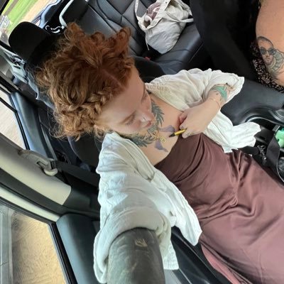 laissez faire âštattoo apprentice âšshe/her