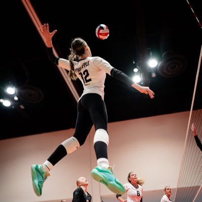 cincinnati volleyball 28’❤️🖤