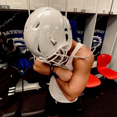 c/o26 RB,OLB 5’5 145 Gateway Charter HS GPA:2.5 alfonsowilliam008@gmail.com phone:305-399-2130 ig@will_yda1 Bench:200 squat:280 PC:165 frontsquat:265