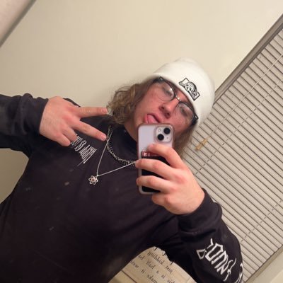 neverthere4L Profile Picture
