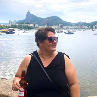 Baiana, Administradora, Petista, Flamenguista e blogueira aposentada do @greysbr
