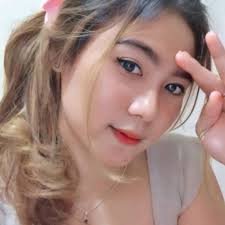 lululalalililii's profile picture. 