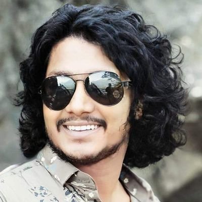 नैनं छिन्दन्ति शस्त्राणि नैनं दहति पावकः। 
न चैनं क्लेदयन्त्यापो न शोषयति मारुतः ॥