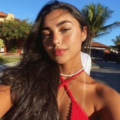 AmandaP386963's profile picture. “A espada e a caneta são as duas armas mais potentes do mundo. As mulheres têm um terceiro poder que é maior que os outros dois.”