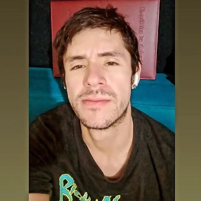 Abogado⚖️
🎧Música🍕Pizza🍷Vino-Gin-Whiskey
🐶BrunoS-AlbusE-WandaC-EJacobo 🐈MerlínA
Dios✝️Historia🏺Monarquías👑Cocina👨🏻🍳Plantas🌳Sexo😈Medicina🩻💊