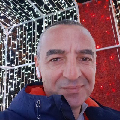Almanci. Orta şekerli insan.😎.Her insan özgür.demokratik sosyal bir devlette yaşamalı 💛 GALATASARAY ❤️
Insta/@aydintopcu71