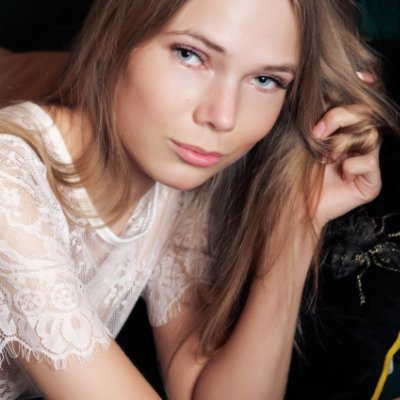 Hello! Im Luise. I am a student from Estonia. I`m a professional nude art model