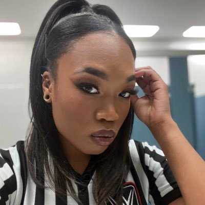 #RefBae💋 aka Mrs. Ruffin💍 First black female refree on WWE RAW🦓💅✨/@LEONRUFF_ / Juni 🐶 Serving looks and counting pins😘 •proverbs 3:7•