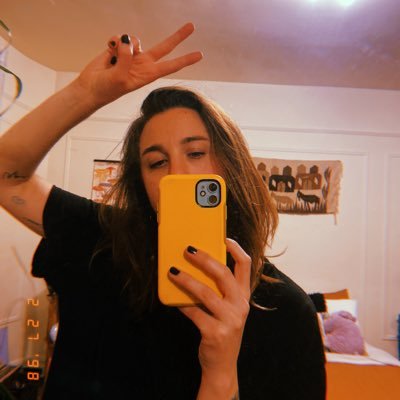 shmemishme's profile picture. phone, keys, wallet, water 🍉🇺🇦