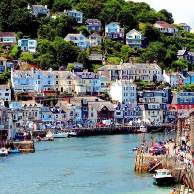 Sundew is a luxurious penthouse apartment in central Looe with fantastic views of the harbour and town.

Come and stay while you explore the fab Cornish Coast!