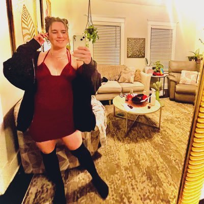 music, sound system, dog, art & book enthusiast. 🎼🎧☔️🔥🌿👾💨🐾 find me in the dance 💃 🧚♀️ IG - katie.indica