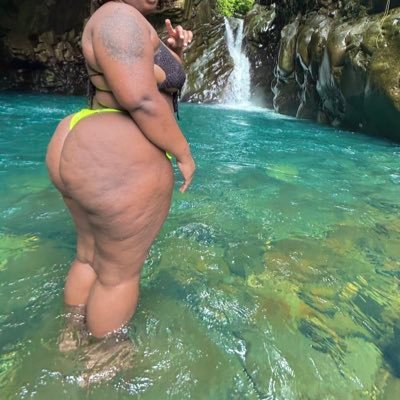 TOXIICBIITCH3's profile picture. Fuck me hard 😛 ( 2eme fois qu’on me ban )           Foulbak lovers 🥳