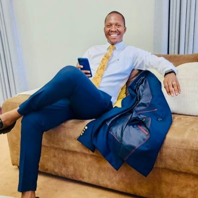 🇿🇼 • Finance📈 • Megafest Award Winner (2017)🏆 •Thandie's Dad👶🏽 •Believer in Christ •Chelsea FC⚽ •SIYINQABA⚽️