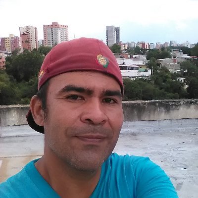 Bachiller marginal, trabajador por cuenta propia, antifascista, Chavista Maduro y revolucionario hasta la médula.