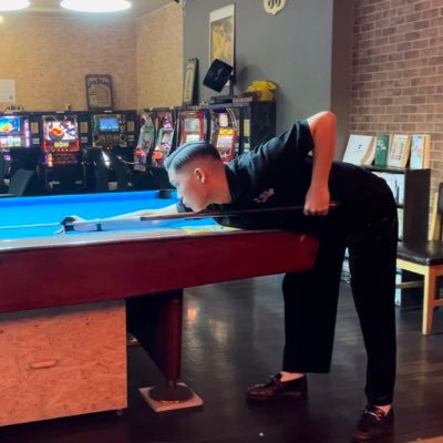 ビリヤードしてるふり