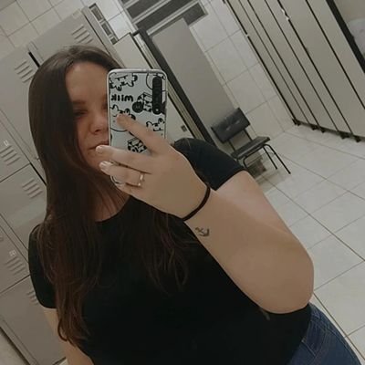 ciumenta (psicopata😂)
louca
leonina
debochada💁
esfomeada 🍔❤️