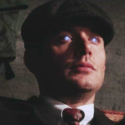 Vizinho carlos lover;
Amante de refri natural;
Criado por godzilla;
Militante;
Resolvedor de mistérios;
Esquizofrenia extrema;
Cagador de camas imaginarias