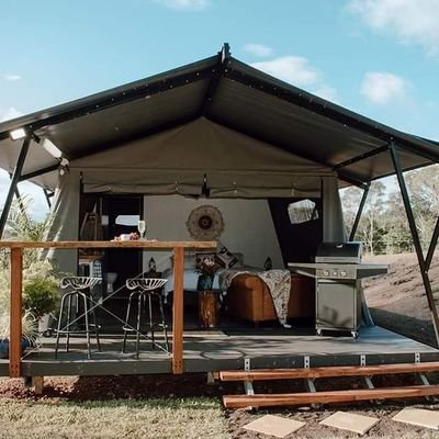 Unquie Luxury Getaways 
Glamping Tent 
Restored Train Carriage 
Best of the Tablelands
