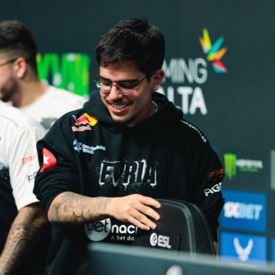 Professional CSGO player for @furia  📺 @twitchbr - https://t.co/Cht3lLB8hK