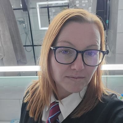 Londoner living in Essex. Mother, Small dog owner. Glasses wearer. WHUFC. Bit sweary.